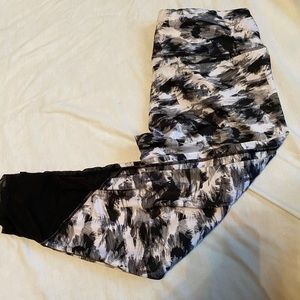 •Sold• Women’s Medium Workout Leggings with Mesh